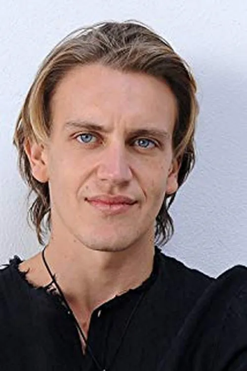 Nathan Macchioni — personaje: Adriano