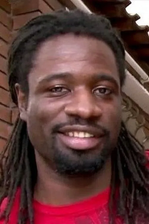 Nathan Threat interpretando a