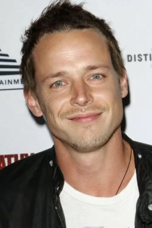 Nathan Wetherington interpretando a Josh