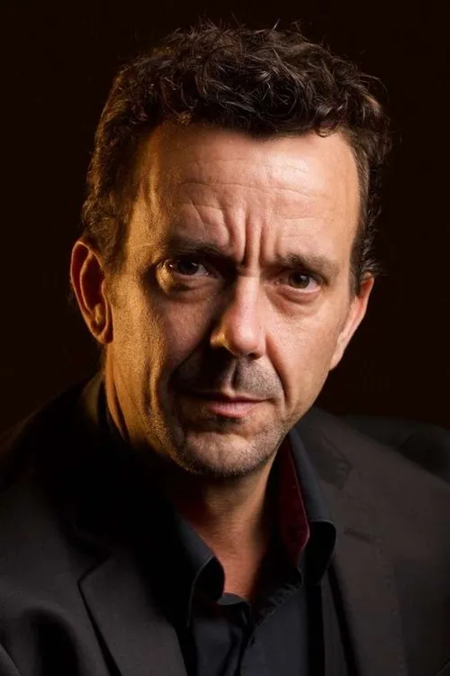 Nathan Willcocks — personaje: Philippe Bardin