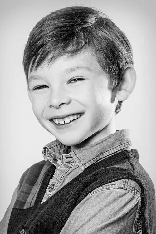 Nathanael Saleh interpretando a John