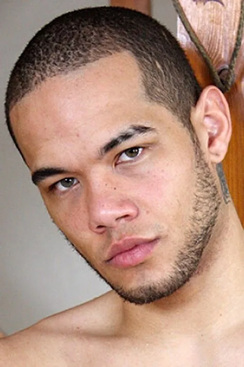 Nathaniel Bronze interpretando a