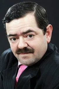 Natig Farzaliyev interpretando a Boyukkishi