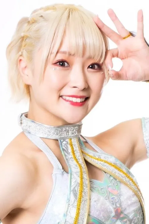 Natsumi Maki interpretando a Saori Anou