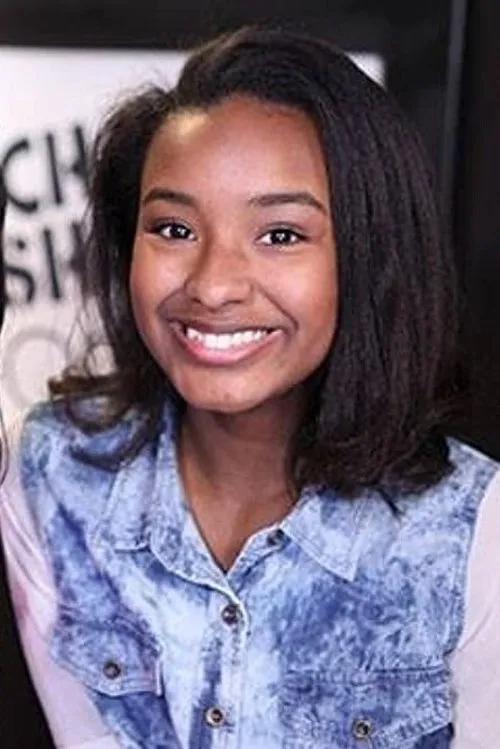 Nay Nay Kirby interpretando a Mia