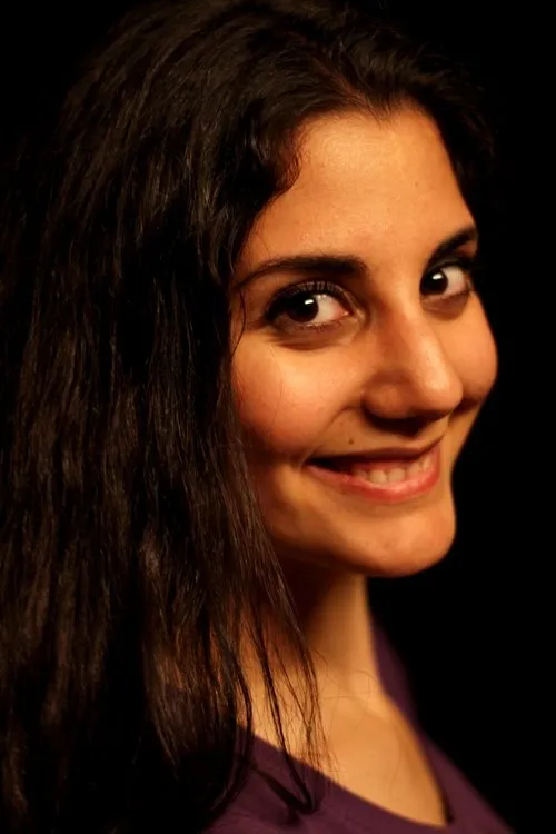 Nayat Sari — personaje: Hülya