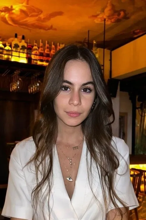 Foto de perfil del actor Naz Sayıner en el reparto