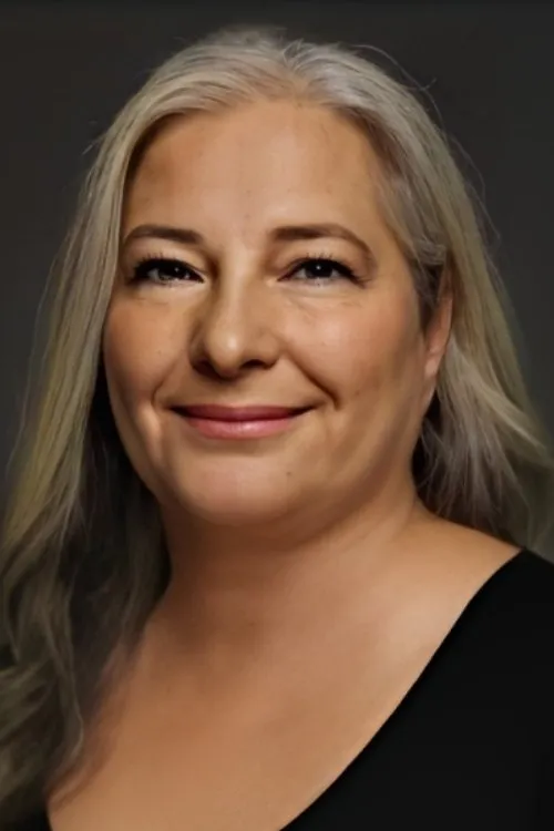 Nazan Diper interpretando a 