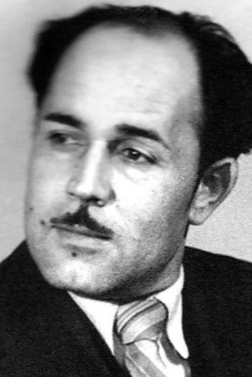 Nazib Gaynullin interpretando a Mikhail Kurikov