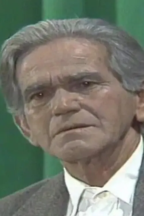 Ndrek Prela interpretando a 