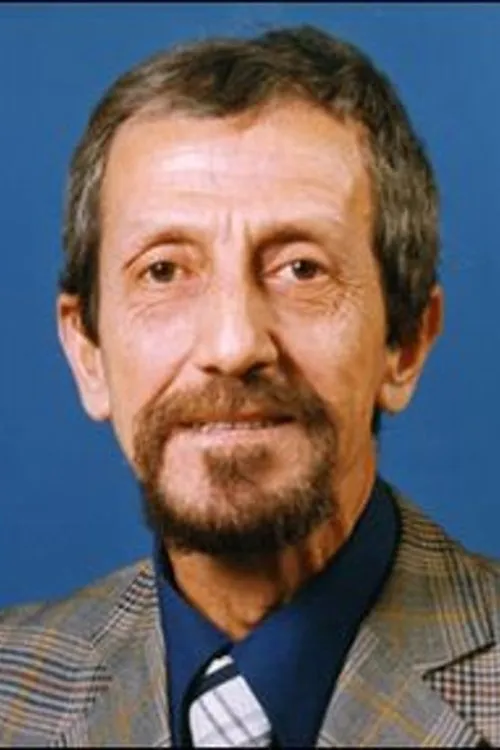 Necdet Yakın interpretando a Kore Gazisi