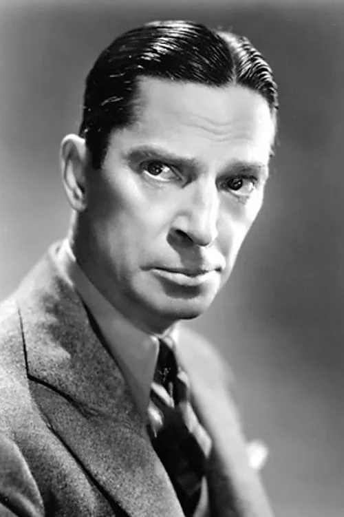 Ned Sparks interpretando a Danny Simpson