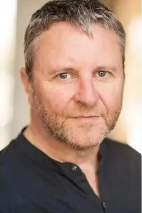 Neil McKinven — personaje: Sean Hennessy