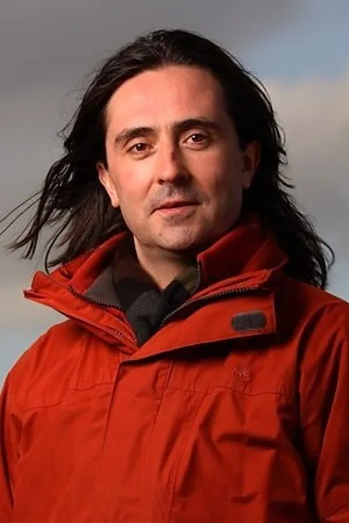 Neil Oliver — personaje: Self - Presenter
