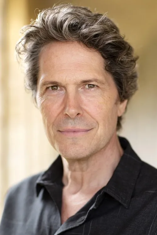 Neil Roberts interpretando a Husband