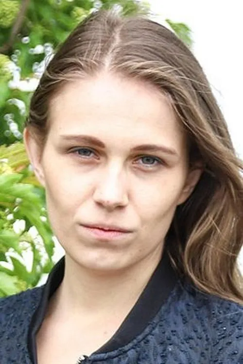 Nela Decker interpretando a Nela Decker