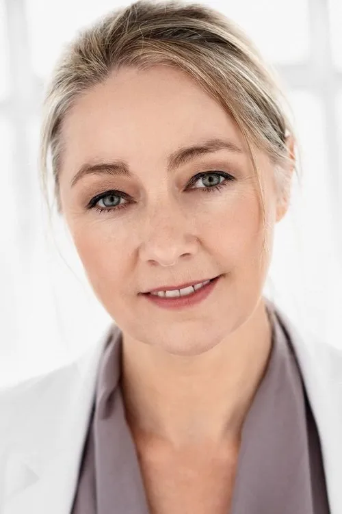 Pauline Terry-Beitz ha trabajado con Nell Feeney en 1 ocasiones