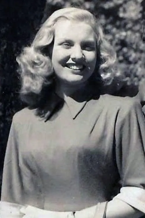 Nelly Duggan interpretando a