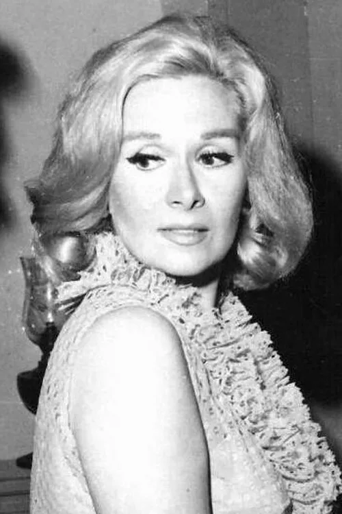 Nelly Meden interpretando a Clarita