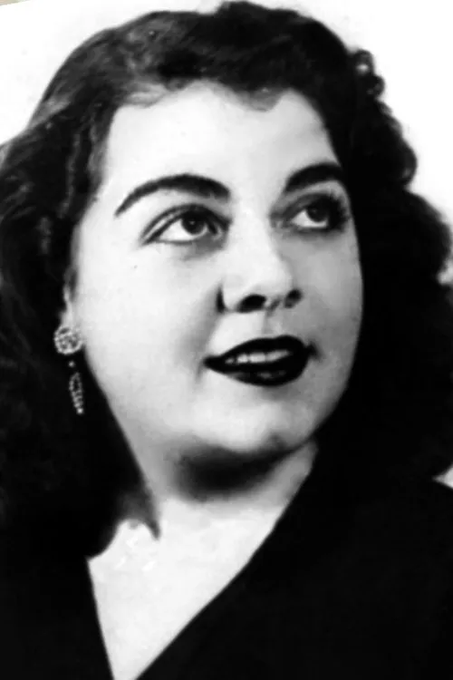 Nelly Prono interpretando a The Duena