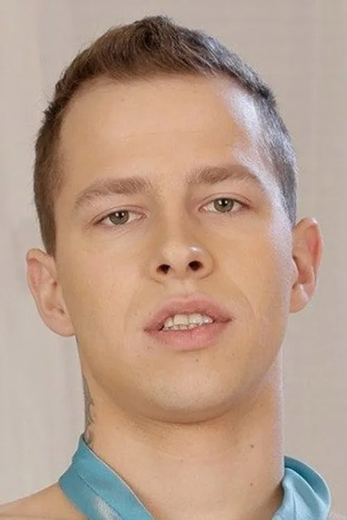 Neo Matthews interpretando a 