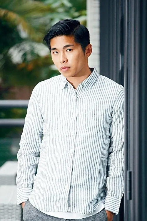 Neo Yau interpretando a 