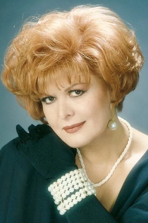 Neşe Karaböcek interpretando a 