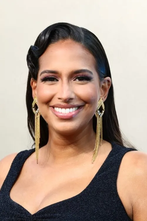 Nessa interpretando a