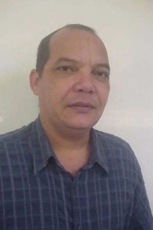 Néstor Jiménez interpretando a (as Nestor Jimenez)