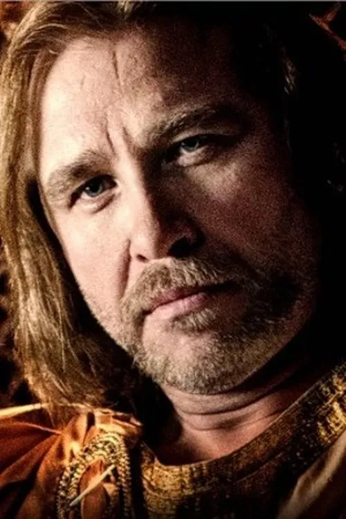 Nezih Işıtan interpretando a Kostantin