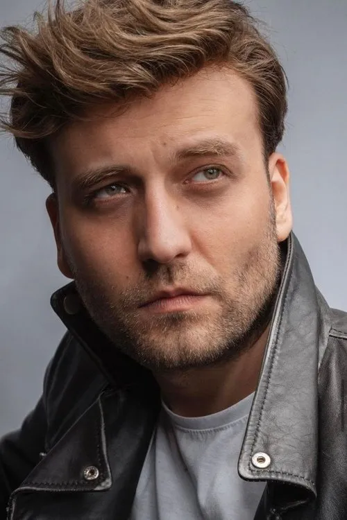 Foto de perfil del actor Nezir Çınarlı en el reparto