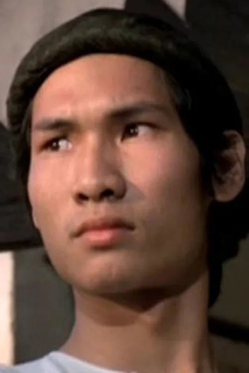 Ngai Tim-Choi interpretando a Dan's friend