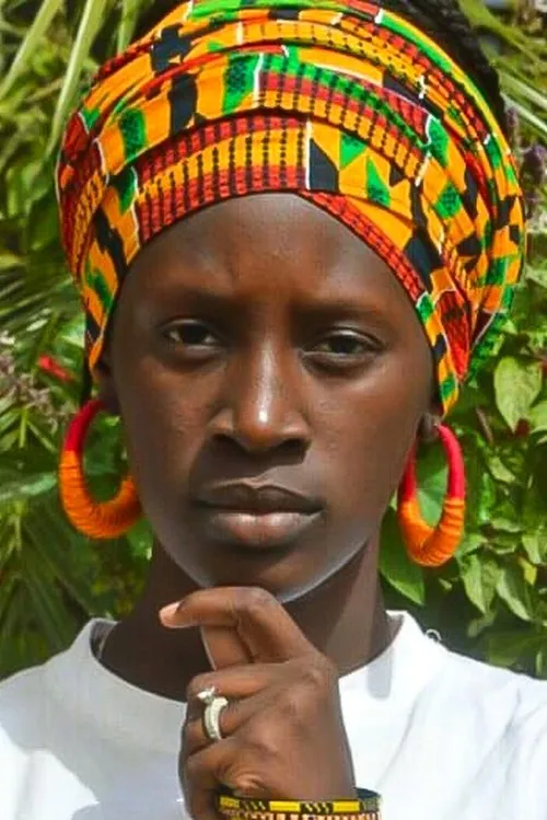 Nguissaly Barry interpretando a Awa