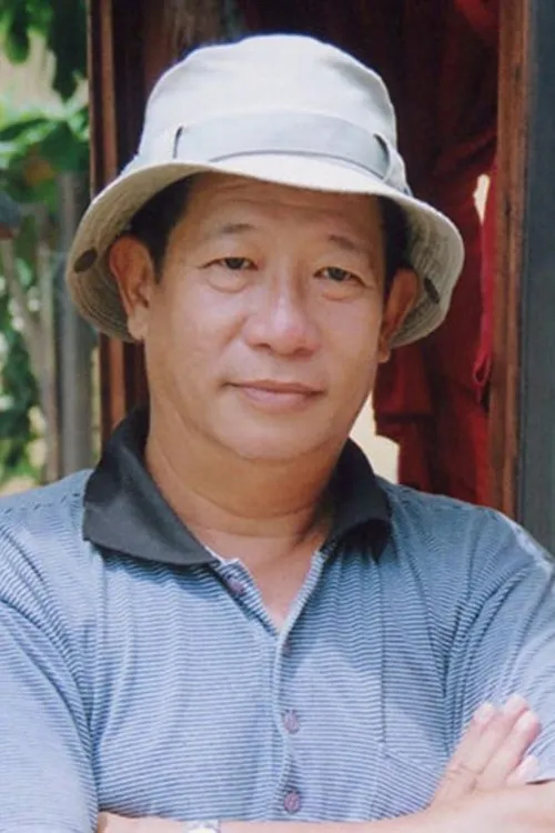 Nguyễn Hậu interpretando a 