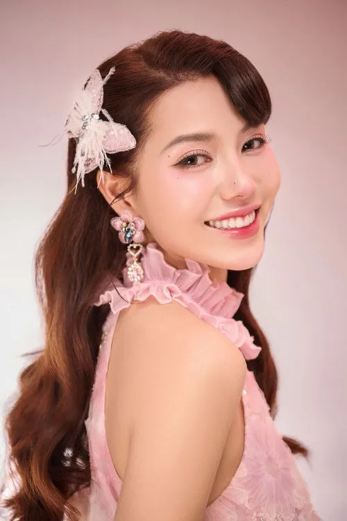 Nhi Katy interpretando a M? Anh