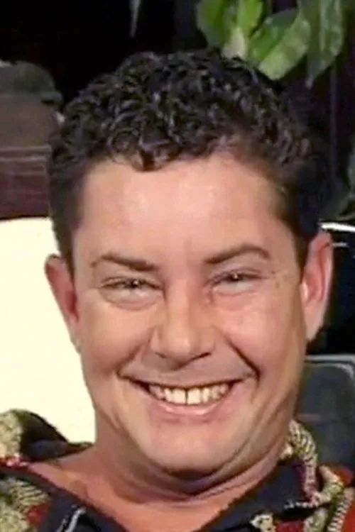 Nic Collins interpretando a 