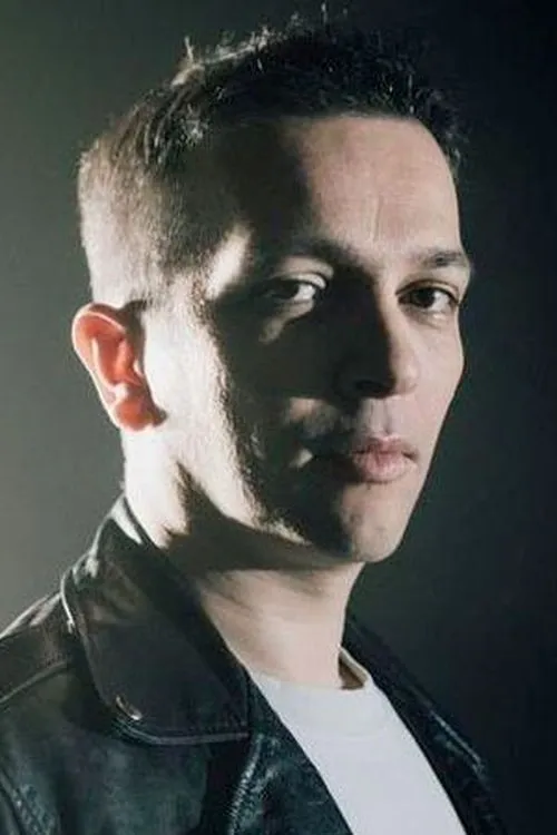 Niccolò Bossini interpretando a Himself / Guitar