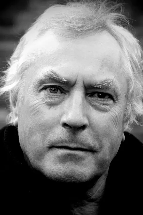 Nicholas Day interpretando a Lord Castledean