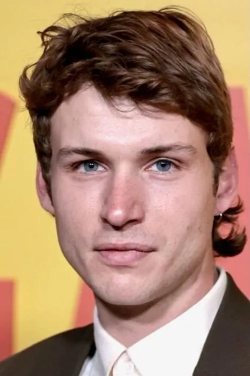 Nicholas Denton interpretando a Danny Jones