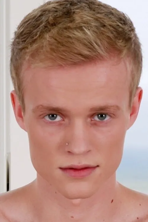 Nicholas Reed interpretando a 