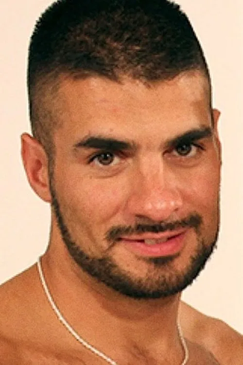 Nick Andrews interpretando a 