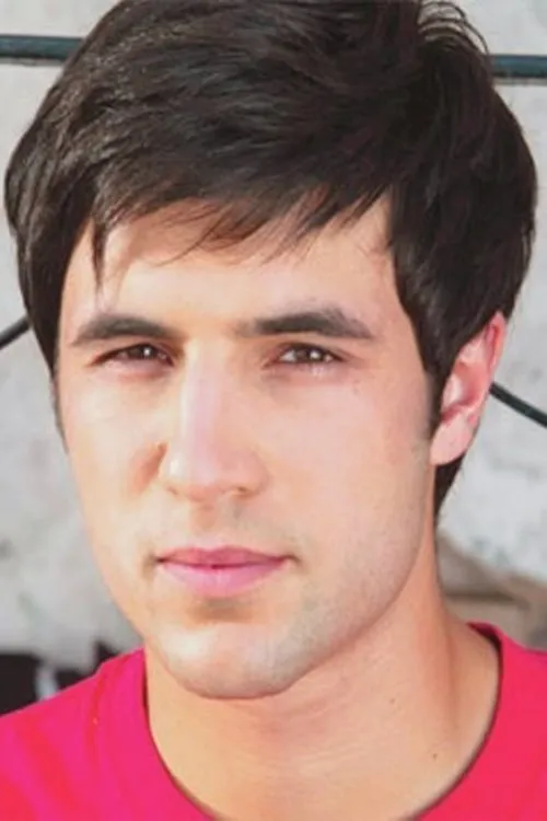 Nick Bartzen interpretando a Jordan Rivers