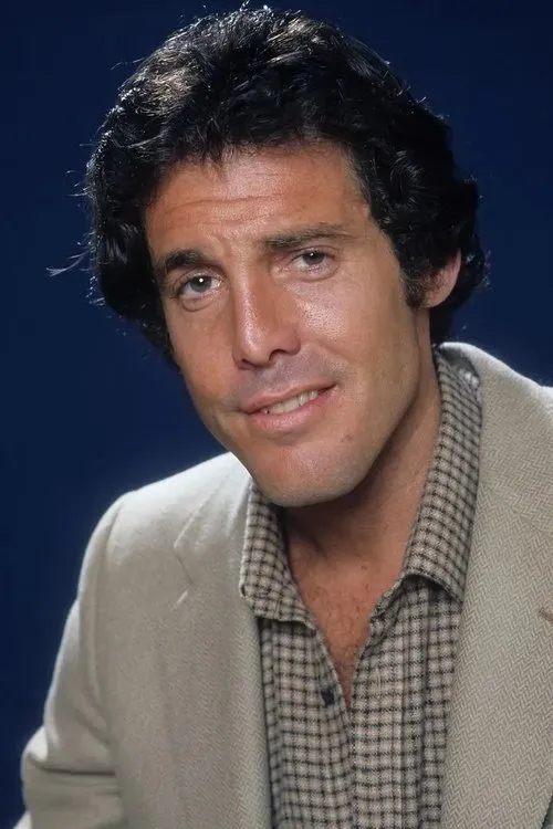 Nick Benedict interpretando a Eddie