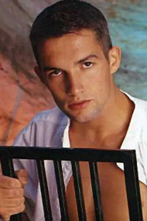 Nick Chevalier interpretando a