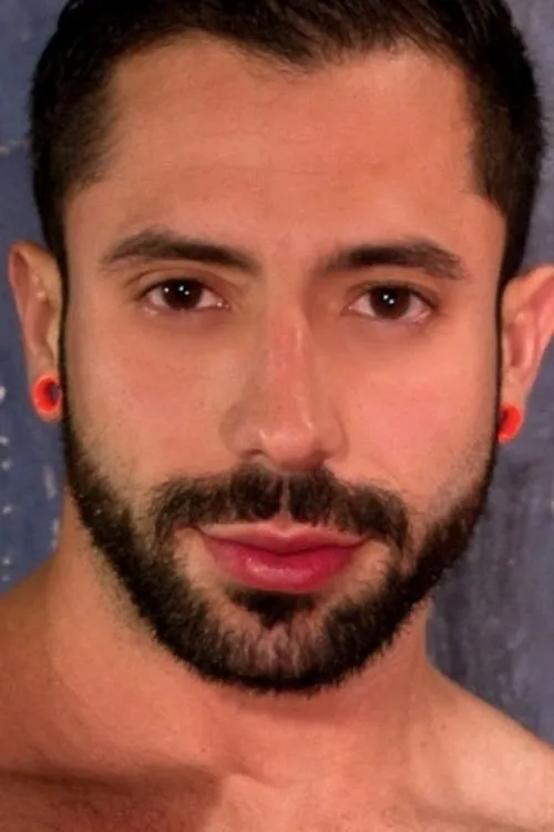 Nick Cross interpretando a 