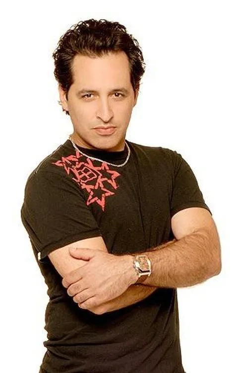 Nick D'Virgilio interpretando a Himself (drums, vocals)