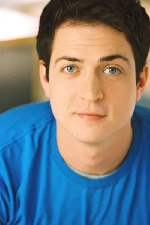 Nick Fondulis interpretando a Danny