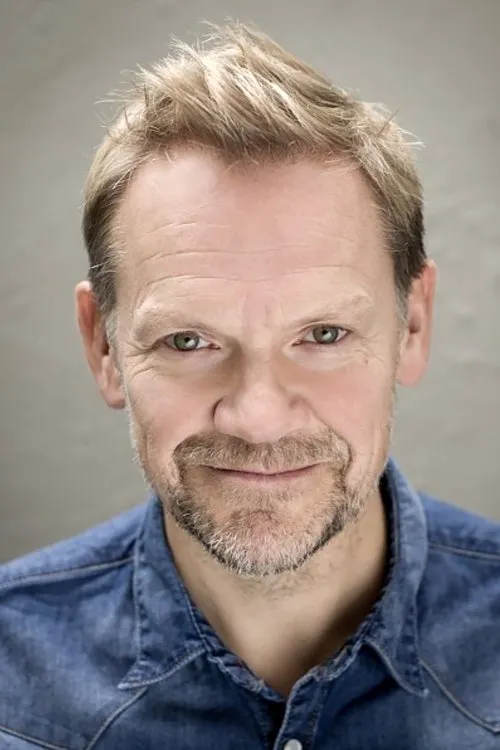 Nick Haverson interpretando a Gerald