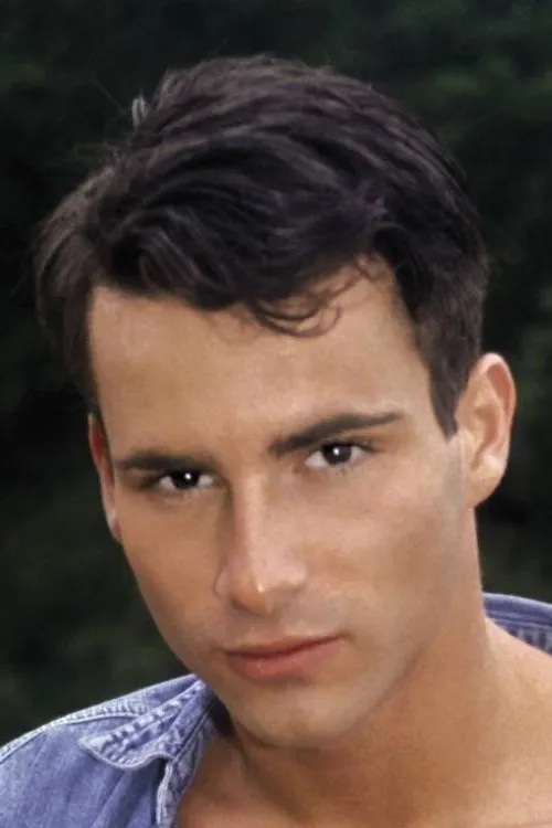 Nick Mancini interpretando a 