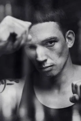 Nick Ofield en su biografía y filmografía